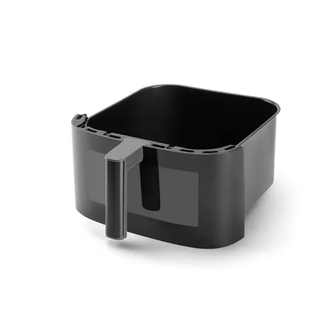 Czarny kosz do frytkownicy z uchwytem. Wnętrze jest ciemne. Tło jest białe.