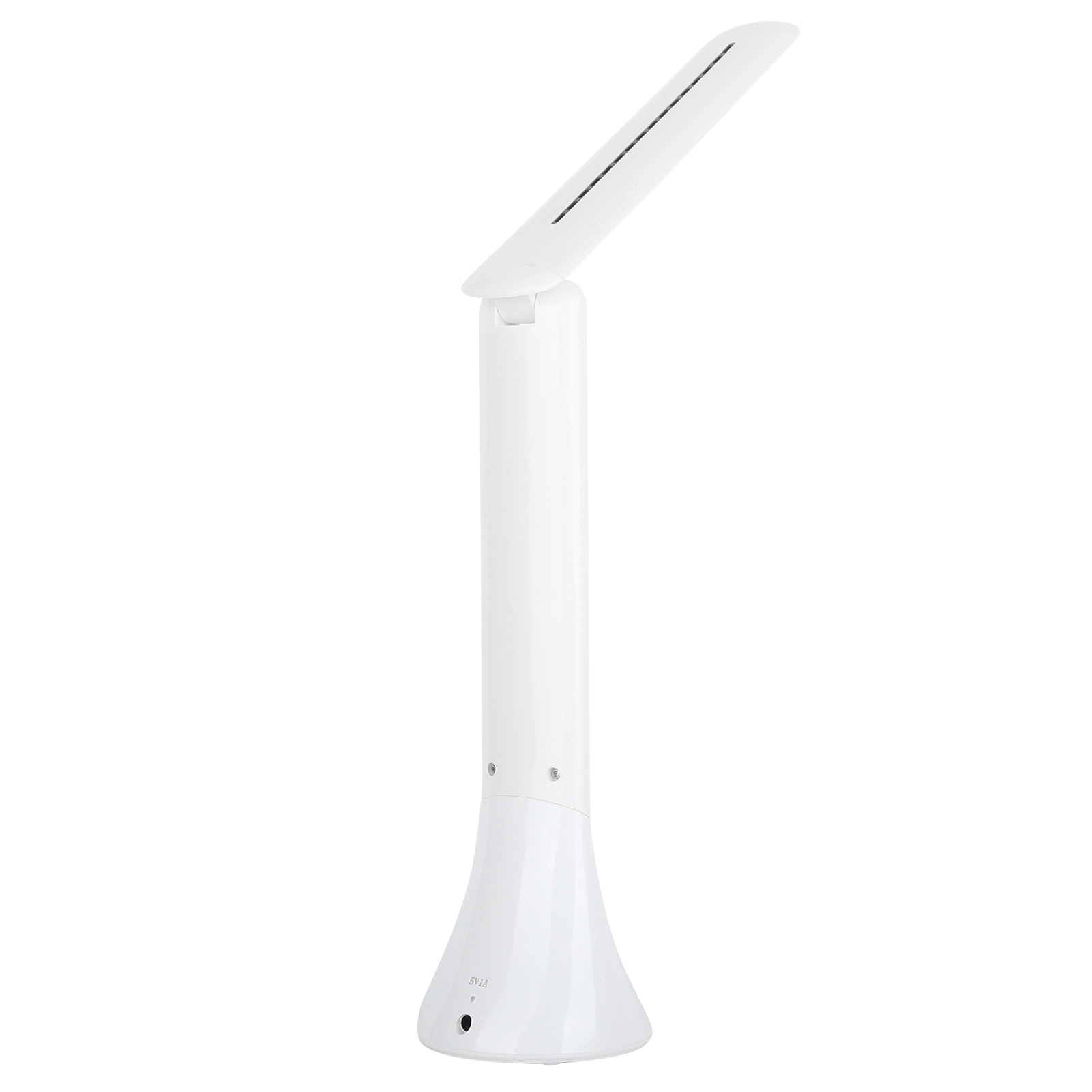 Eine weiße Schreibtischlampe. Die Lampe steht vor weißem Hintergrund. Sie ist eingeschaltet und nach oben abgewinkelt.