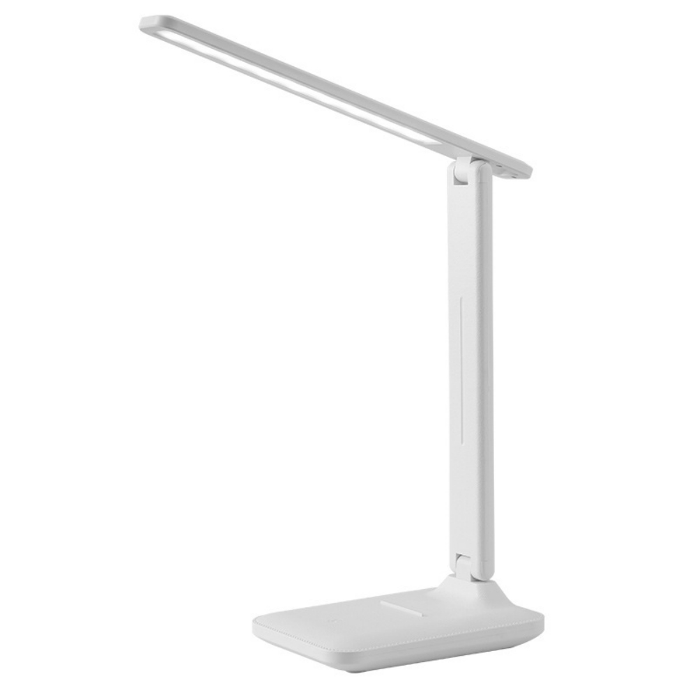 Eine weiße Schreibtischlampe wird gezeigt. Sie hat einen verstellbaren Arm und ein rechteckiges Licht. Der Sockel ist ebenfalls rechteckig.