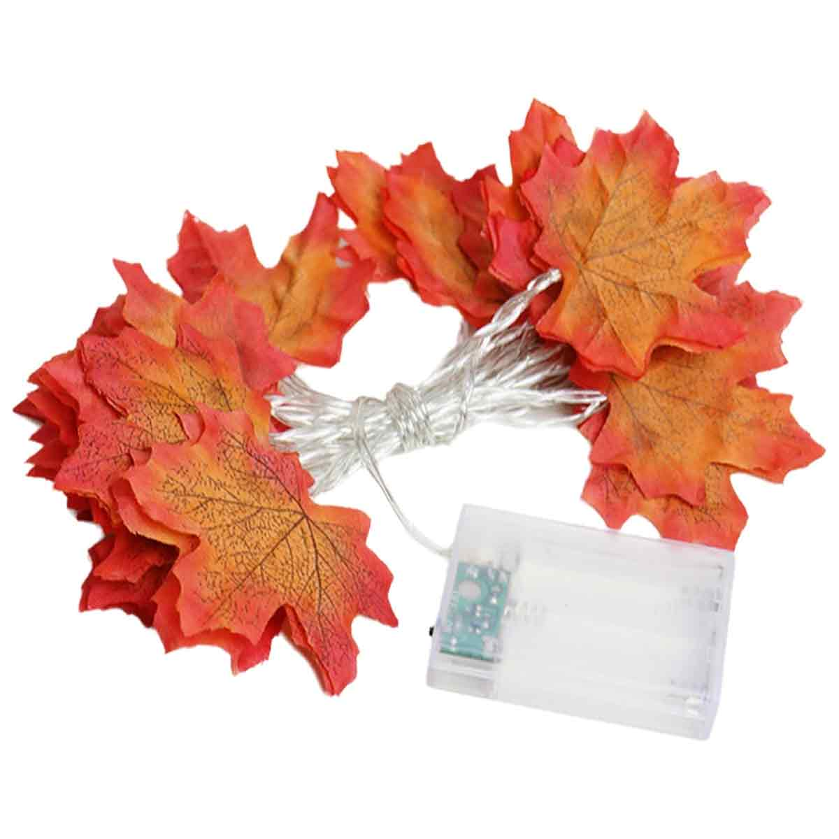 Lichterkette mit orangefarbenen und roten blattförmigen Lichtern und einem transparenten Batteriefach. Blätter sind geclustert.