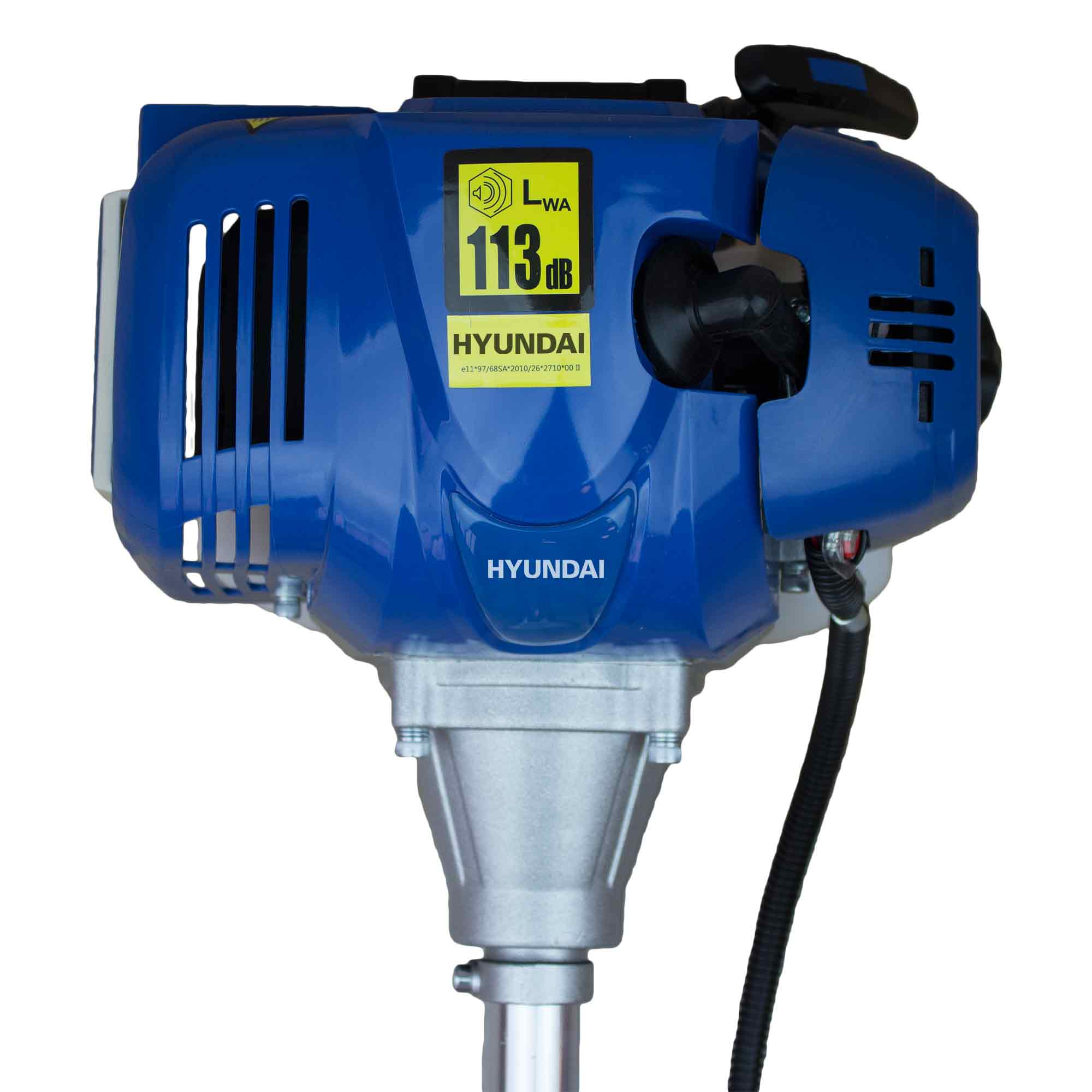 Un motor Hyundai azul y plateado. Tiene un indicador de nivel de ruido de 113 dB. El fondo es blanco.