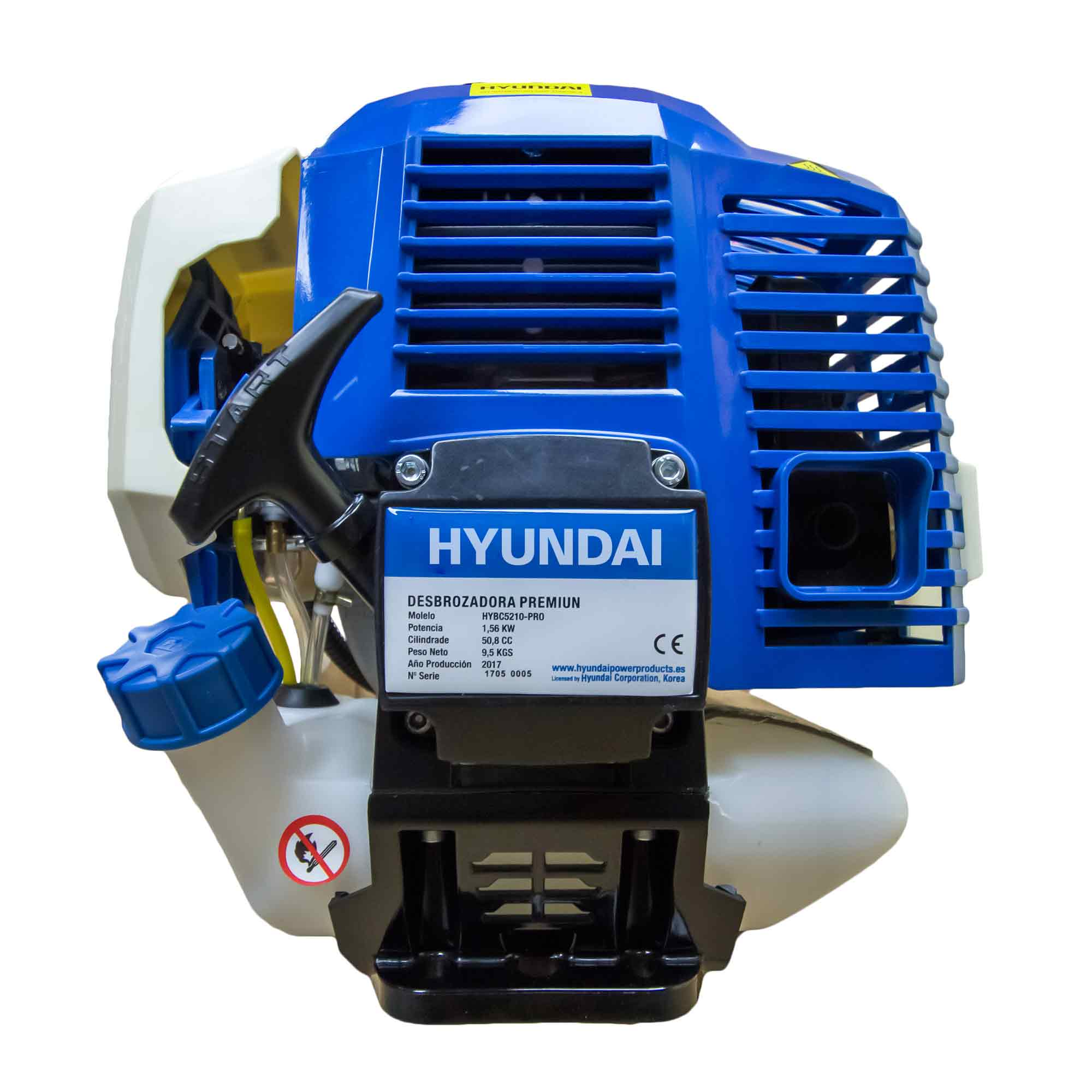 Se muestra una desbrozadora Hyundai azul y blanca. Tiene una cubierta de motor azul y un mango negro.