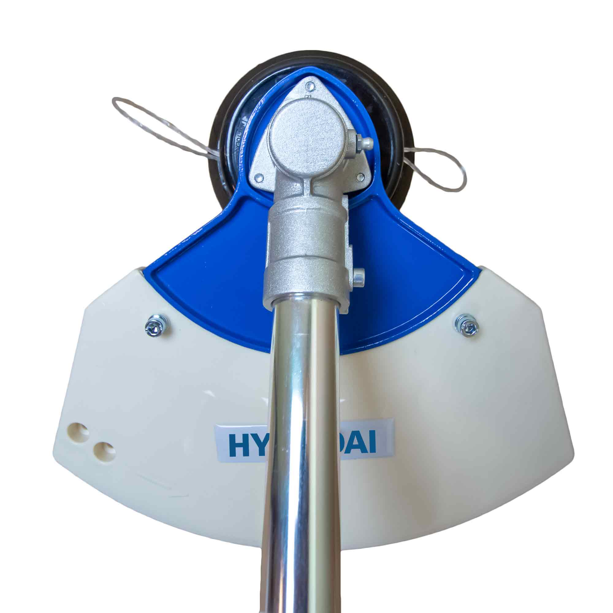 Cabezal de desbrozadora. Tiene un protector azul y blanco con la palabra HYAI. Un tubo de metal plateado se extiende desde el centro.