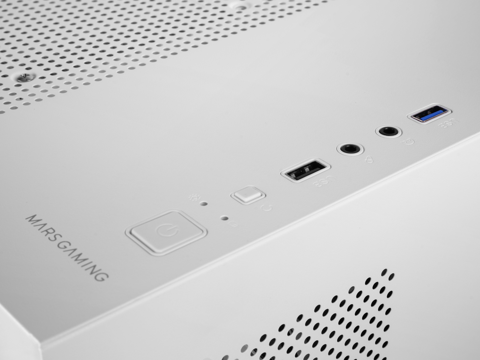 Un case per computer bianco con porte USB, pulsante di accensione e fori di ventilazione. Il marchio MARS GAMING è visibile.