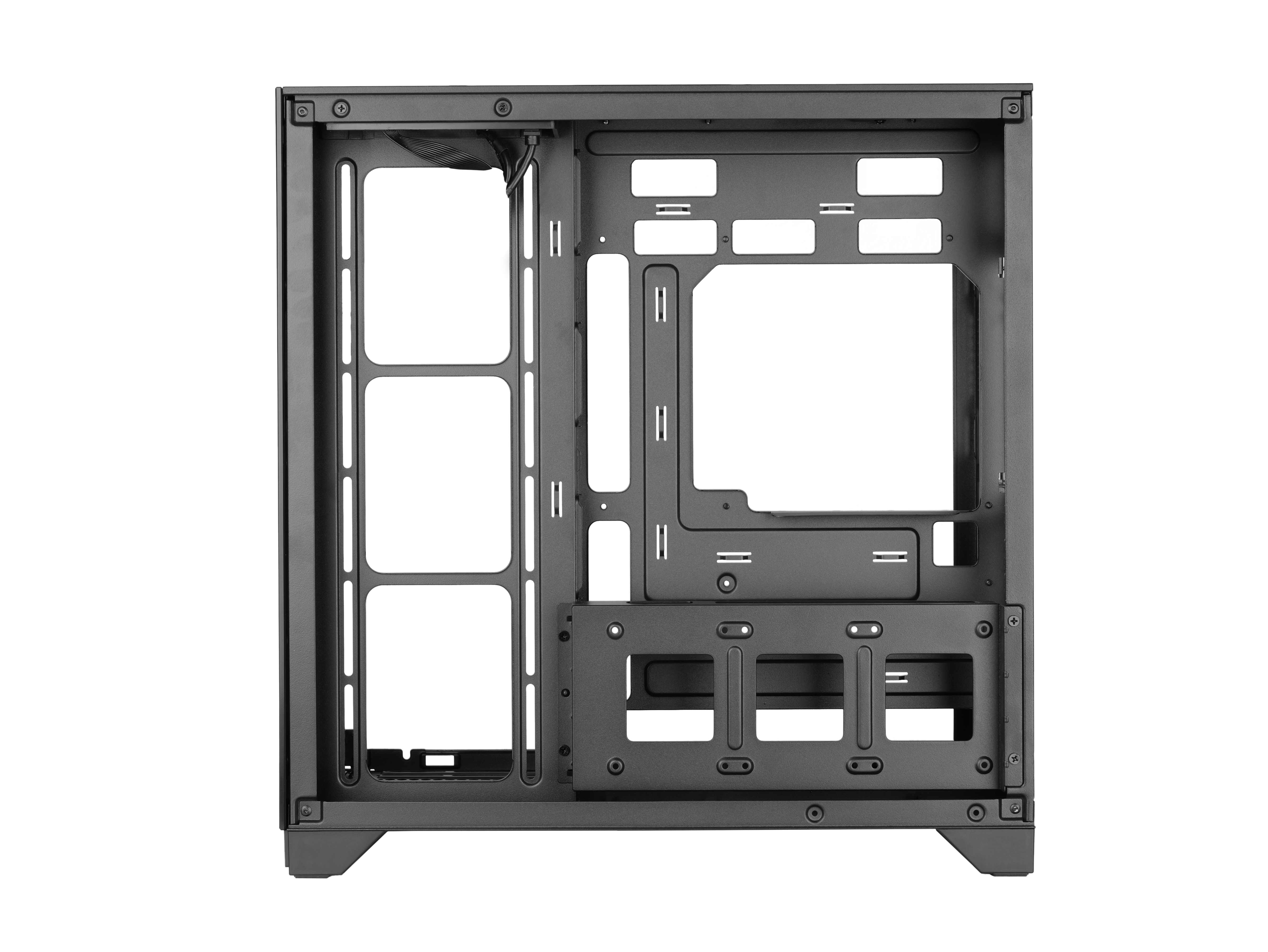 Un telaio di un case per computer nero, con scomparti aperti e punti di montaggio, su sfondo bianco.