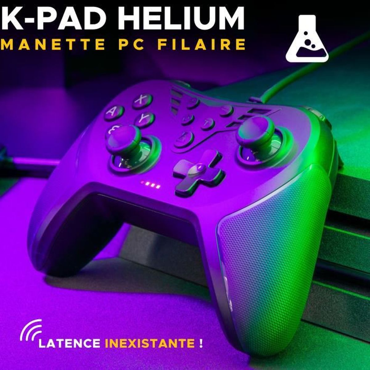 Un mando de juego morado y verde. El texto dice K-PAD HELIUM MANETTE PC FILAIRE. El fondo es un degradado.