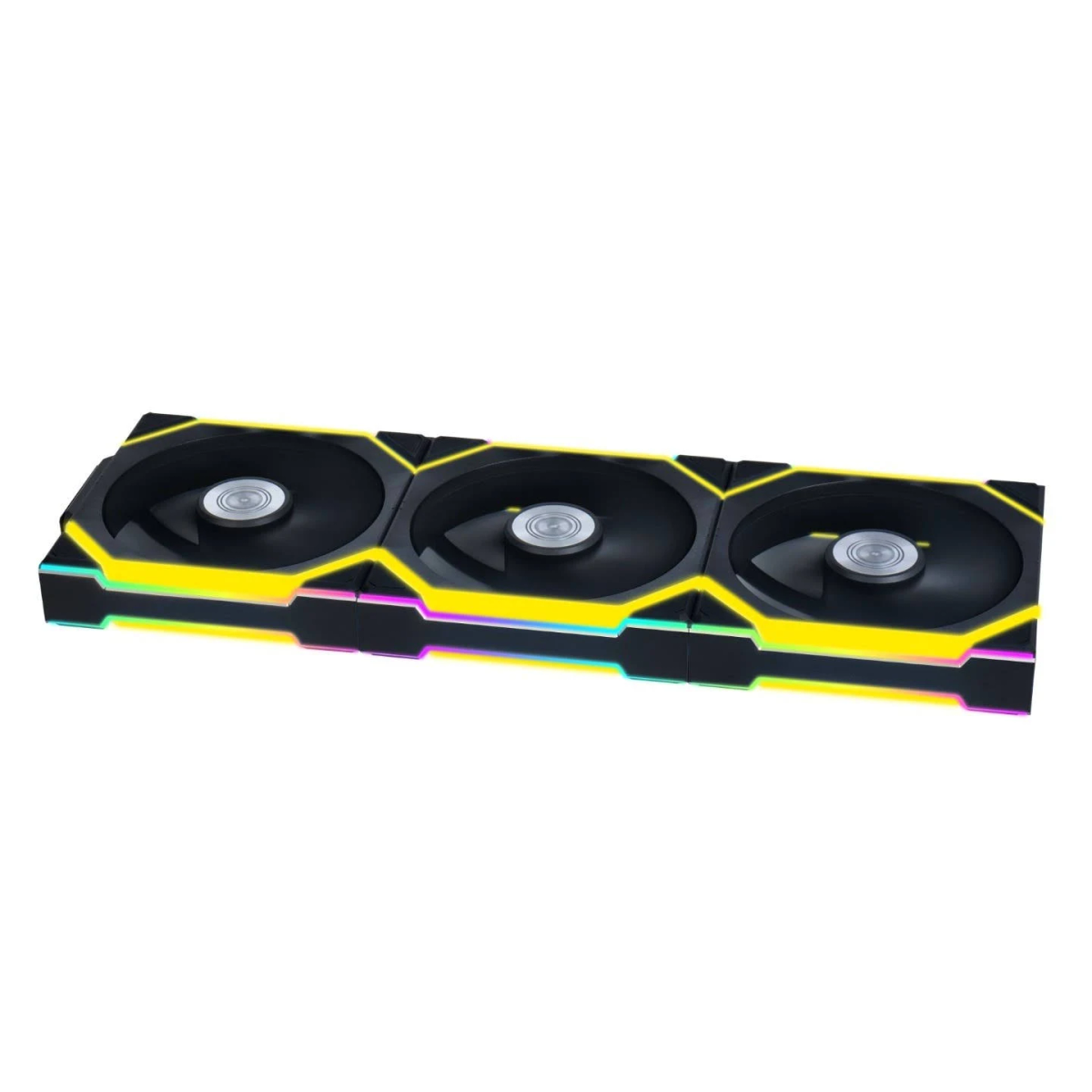 Tre ventole per PC nere con accenti LED gialli e multicolori. Le ventole sono allineate orizzontalmente su uno sfondo bianco.