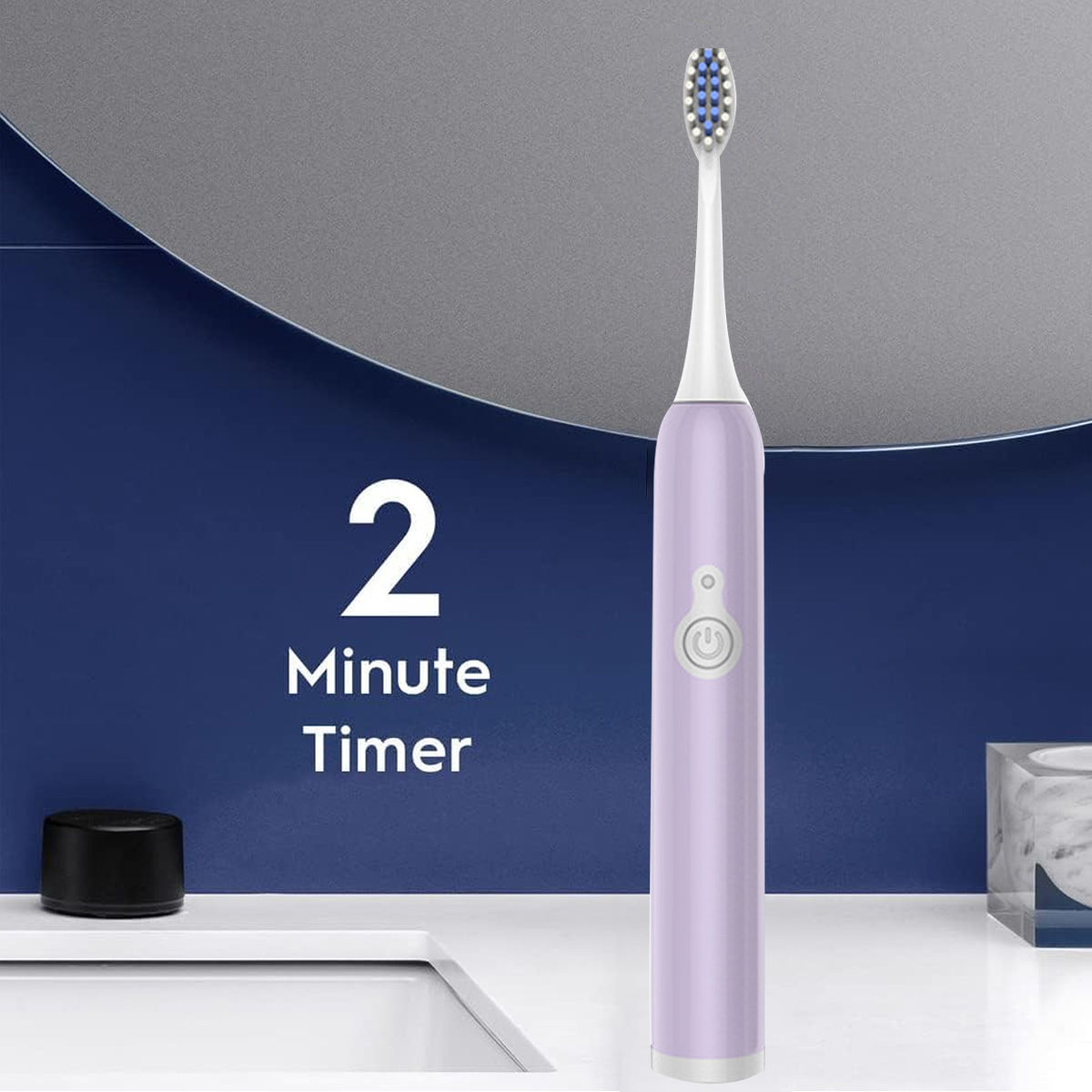 Eine lila elektrische Zahnbürste steht auf einer weißen Oberfläche. Der Text lautet '2 Minute Timer'. In der Nähe befindet sich ein schwarzer Behälter.