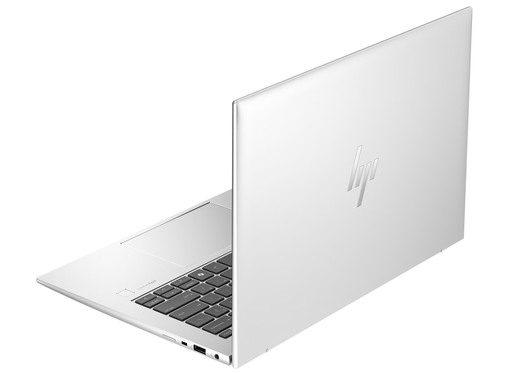 Ein weißer HP-Laptop ist leicht geöffnet. Die Tastatur ist sichtbar, der Bildschirm ist geschlossen und das HP-Logo ist auf der Rückseite.