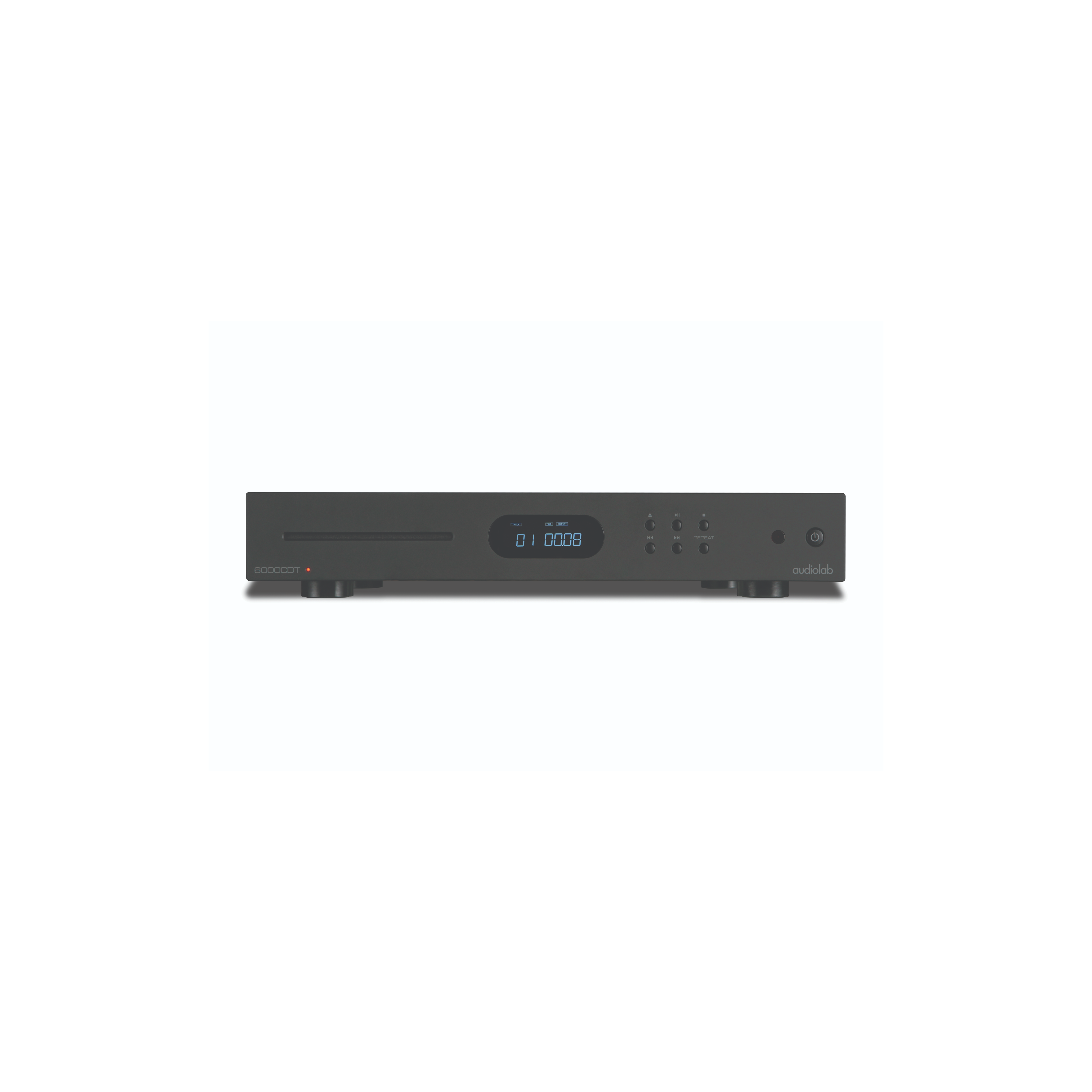 Een donkergrijze audiolab 6000CDT cd-speler. Het heeft een display met nummers, knoppen en een aan/uit-knop.