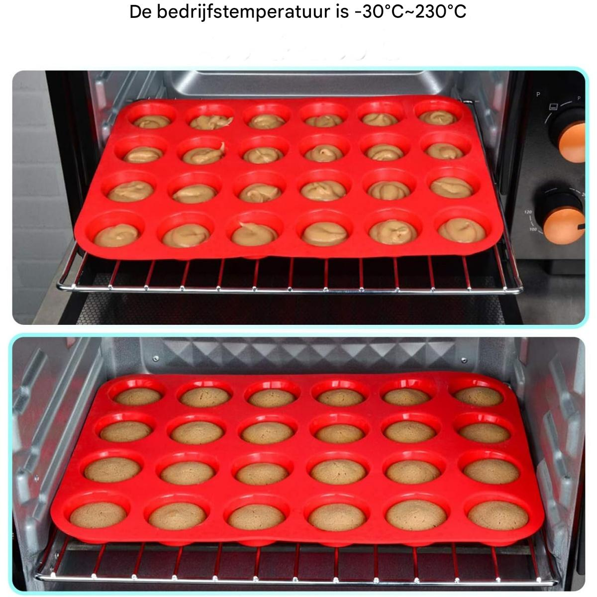 Zwei Tabletts mit Backwaren im Ofen. Das obere Fach hat Teig, das untere hat Backwaren. Rote Formen.