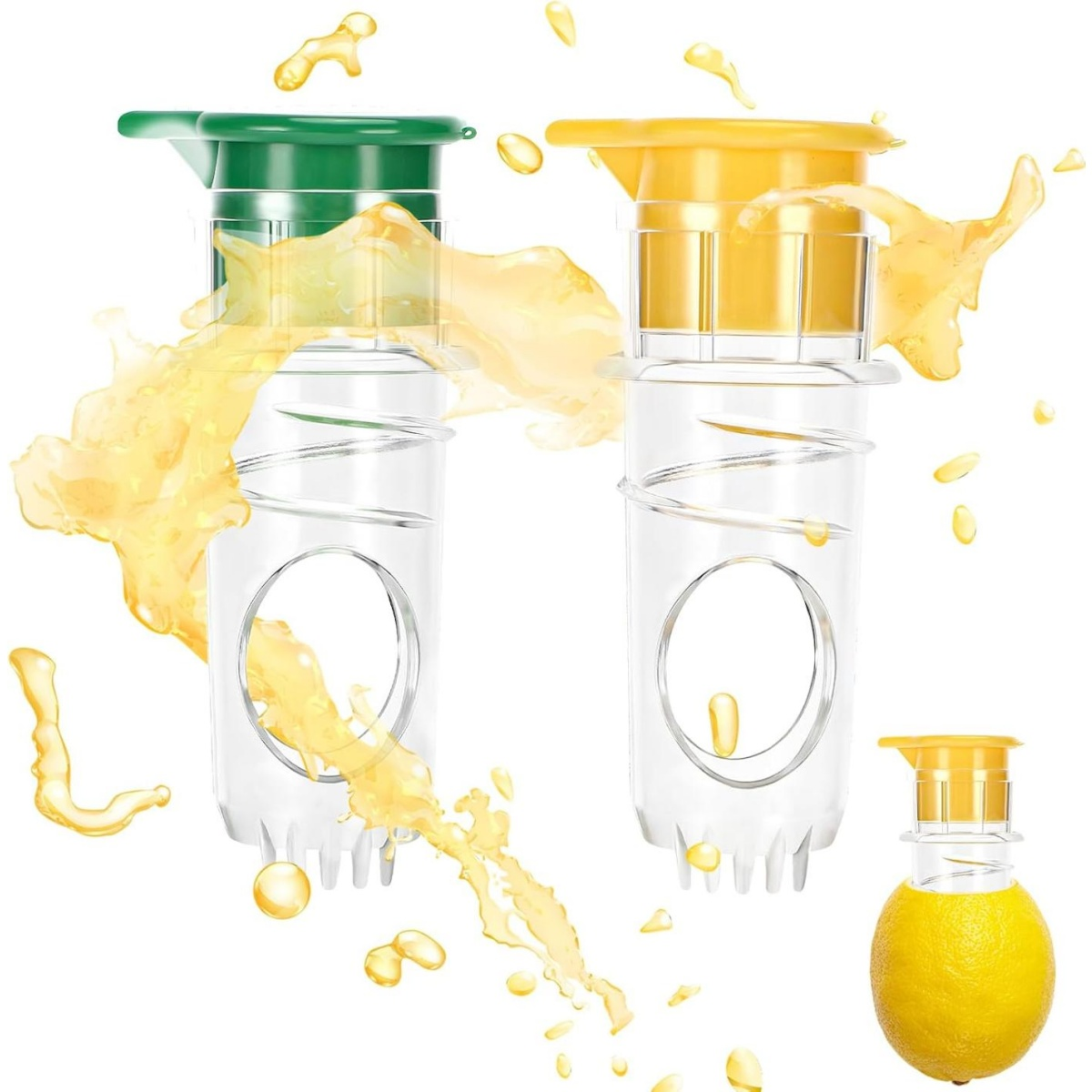 Zwei Entsafter, grün und gelb, extrahieren Saft. Saft spritzt herum. Eine Zitrone sitzt mit einem Entsafter. Weißer Hintergrund.