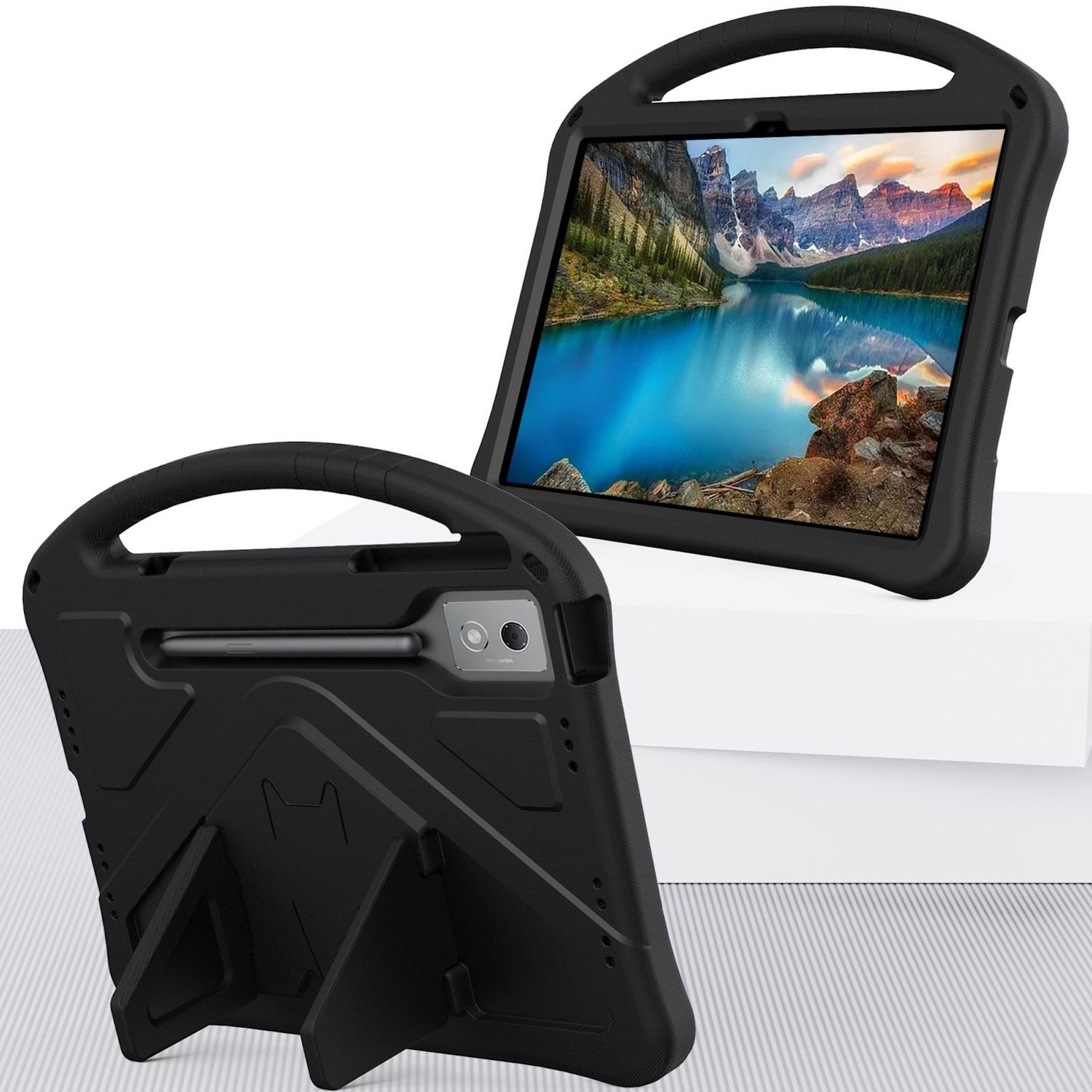 Zwei schwarze Tablet-Hüllen. Eine zeigt eine Berglandschaft auf dem Bildschirm. Die andere hat einen Ständer. Beide haben Griffe.