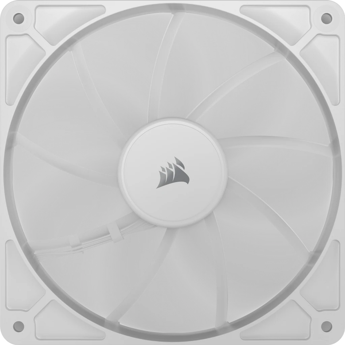 Witte computerventilator met gebogen bladen en centrale naaf. Corsair-logo zichtbaar. De ventilator heeft een vierkant frame.
