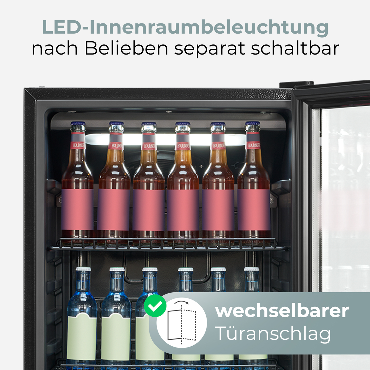 Ein Kühlschrank mit Glastür. Im Inneren befinden sich Bierflaschen im oberen Regal und Wasserflaschen unten. Die Tür ist geöffnet.