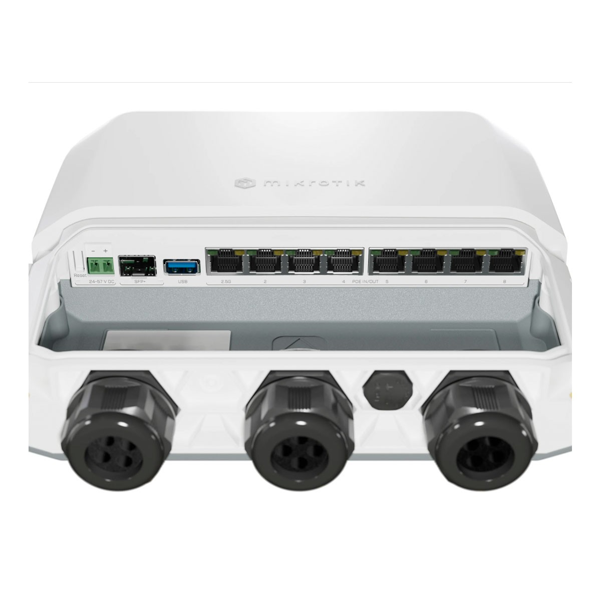 Un dispositivo Mikrotik bianco con porte, connettori ed etichette. I connettori circolari neri sono visibili in basso.