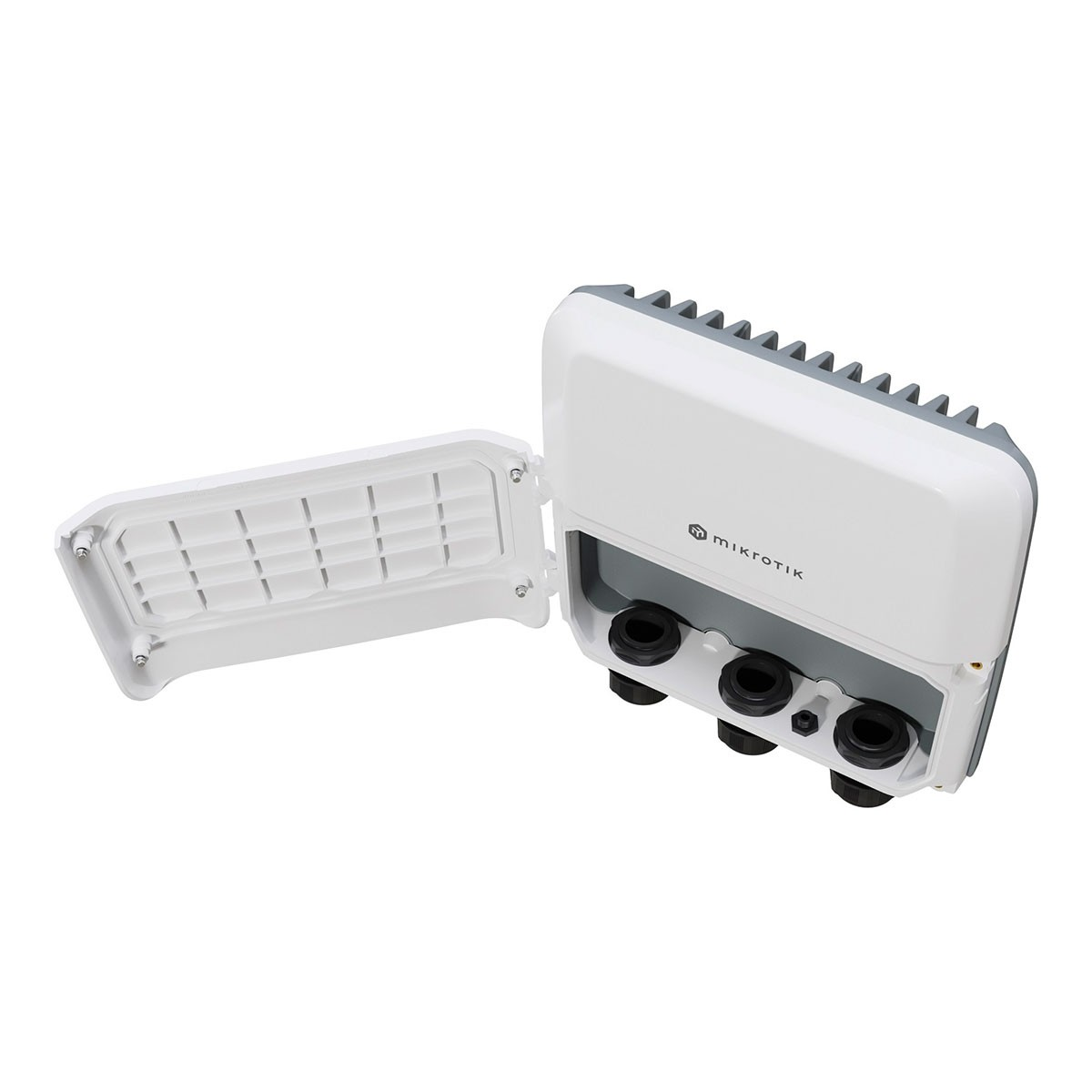 Dispositivo MikroTik bianco e grigio con coperchio aperto, che rivela i componenti interni. Connettori neri visibili. Sfondo bianco.