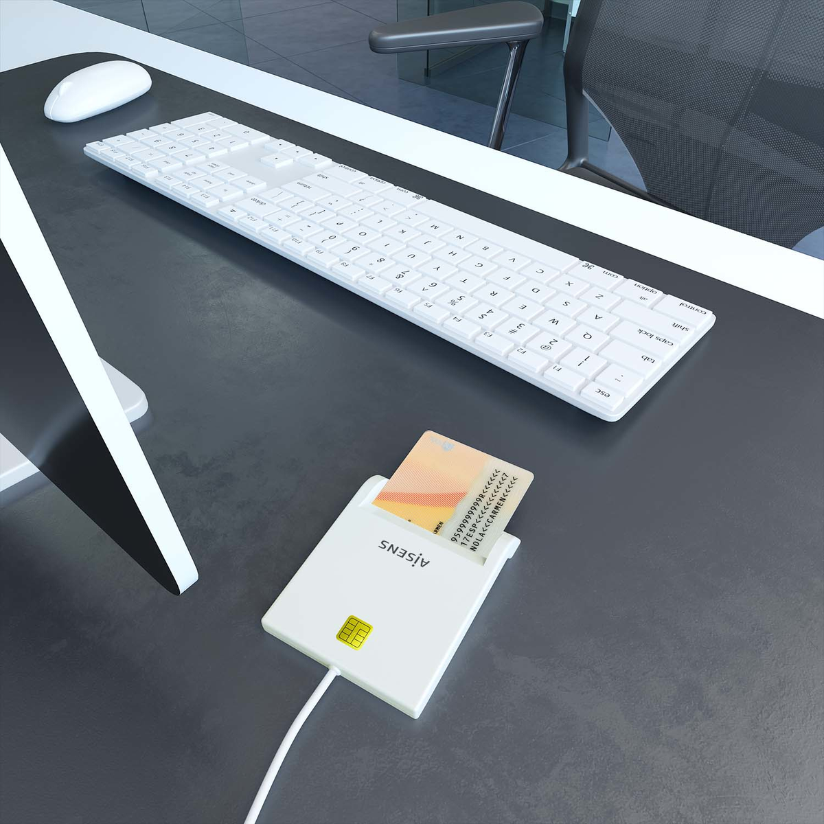Un teclado, ratón y lector de tarjetas blancos con una tarjeta de crédito están sobre un escritorio gris oscuro. Una silla en el fondo.