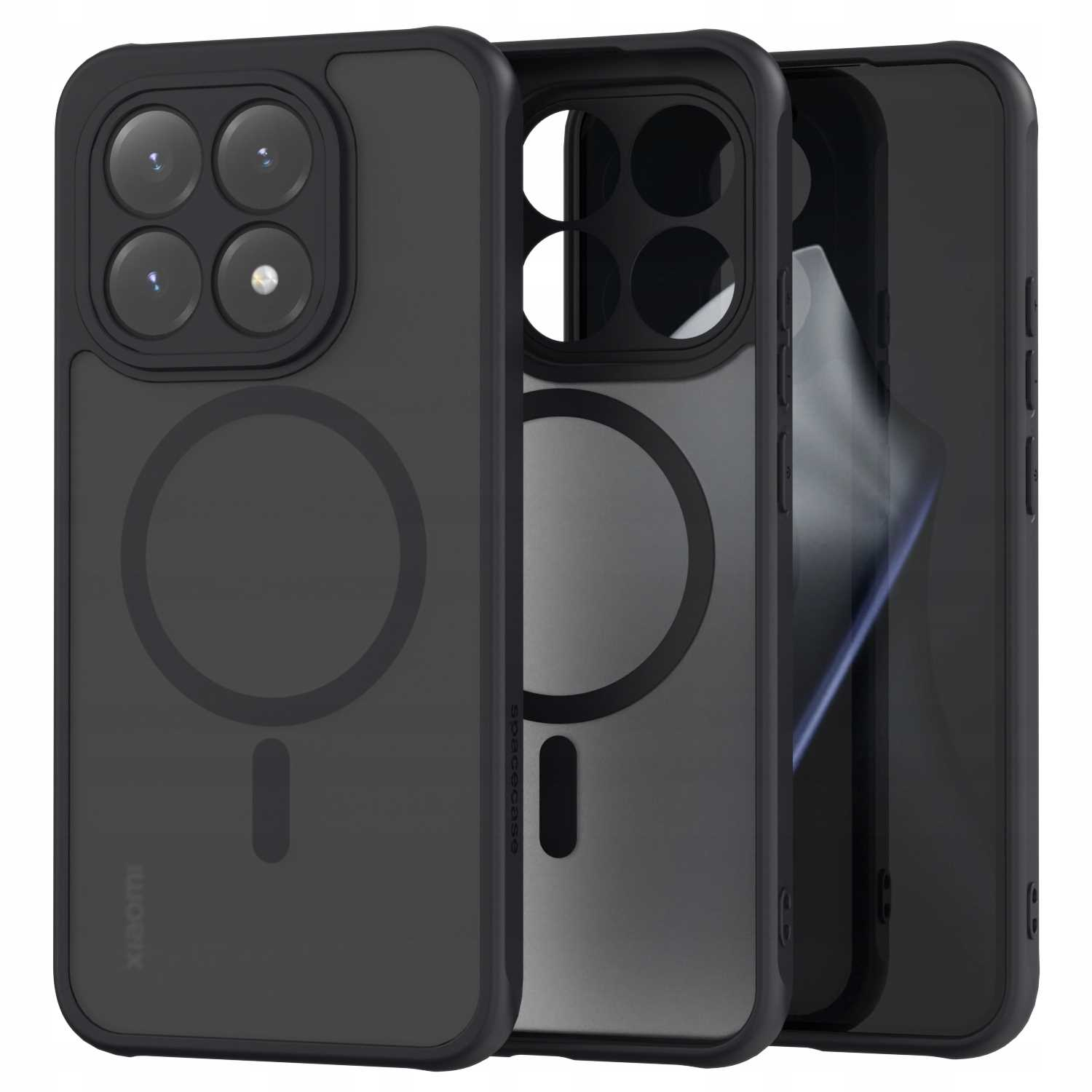 Trzy czarne etui na telefony, pokazujące tył z wycięciami na aparat i przezroczystym środkiem. Widoczne logo Xiaomi.