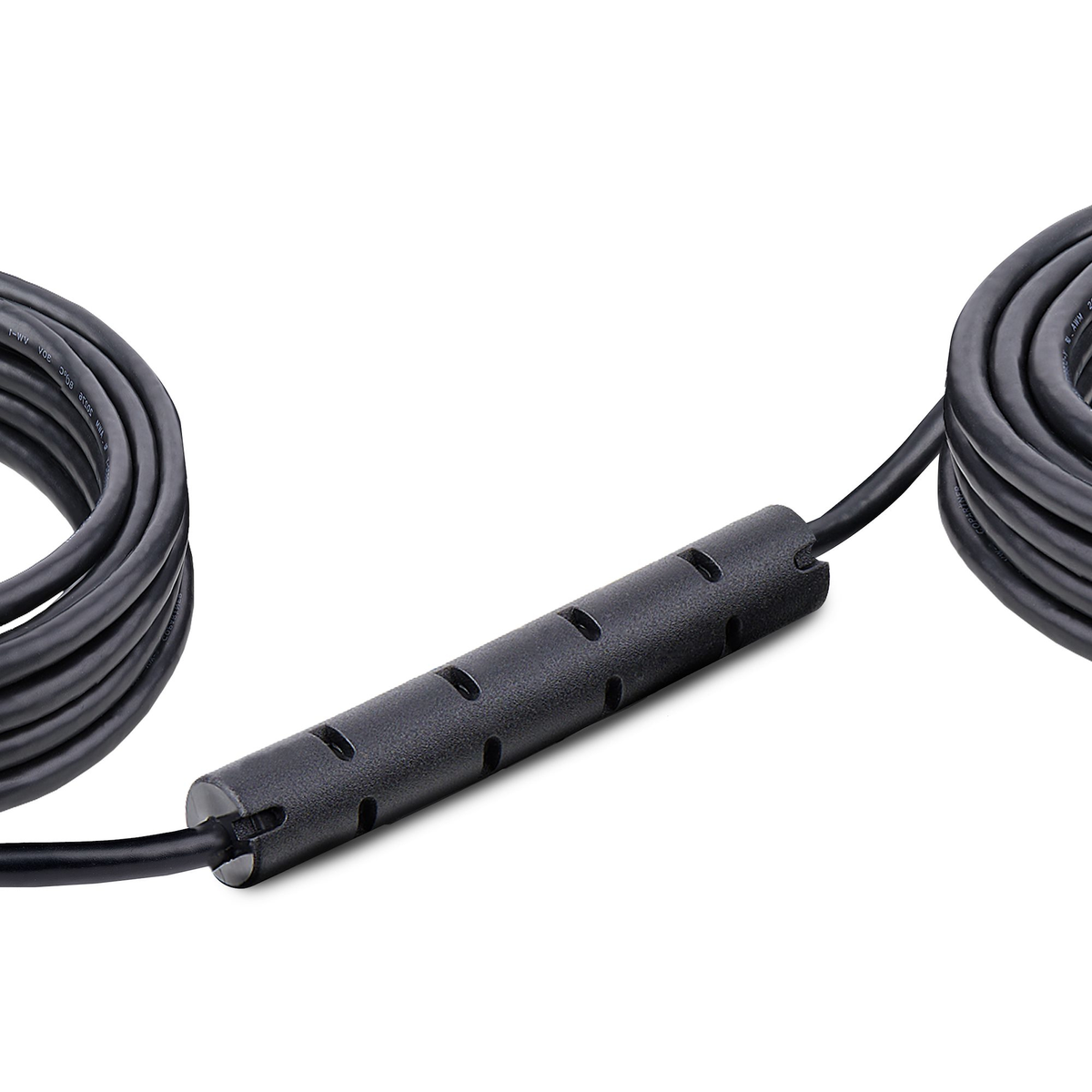 Cable negro con un mango negro en el medio y dos bobinas a ambos lados, sobre un fondo blanco.