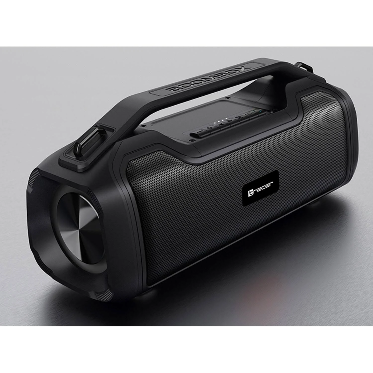 Un altoparlante boombox nero con maniglia. C'è la scritta BOOMBOX in alto. L'altoparlante ha una rete metallica sui lati.