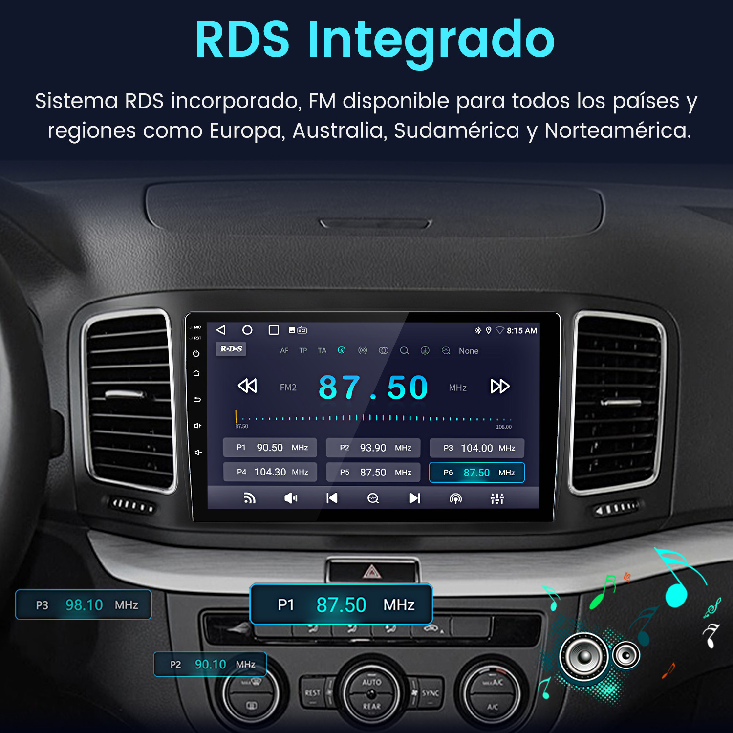 Pantalla de radio de coche que muestra detalles de radio FM. La pantalla muestra la frecuencia, la hora y otros ajustes. El interior del coche es visible.