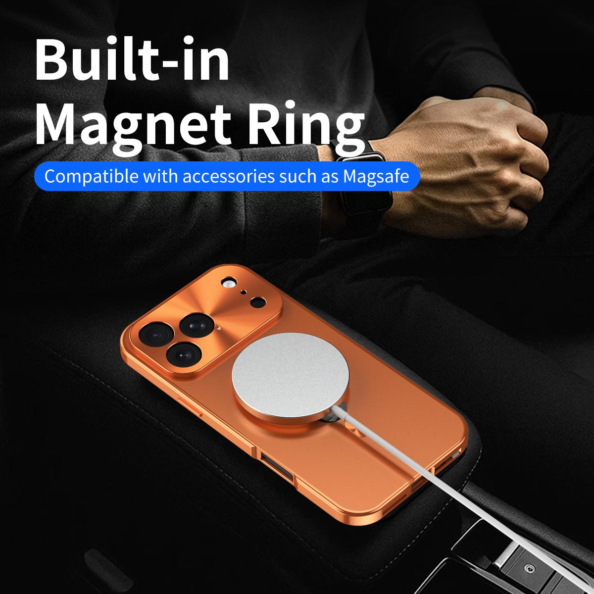 Eine orangefarbene Handyhülle mit einem silbernen Ladepad, das über ein weißes Kabel verbunden ist. Text: 'Built-in Magnet Ring'.