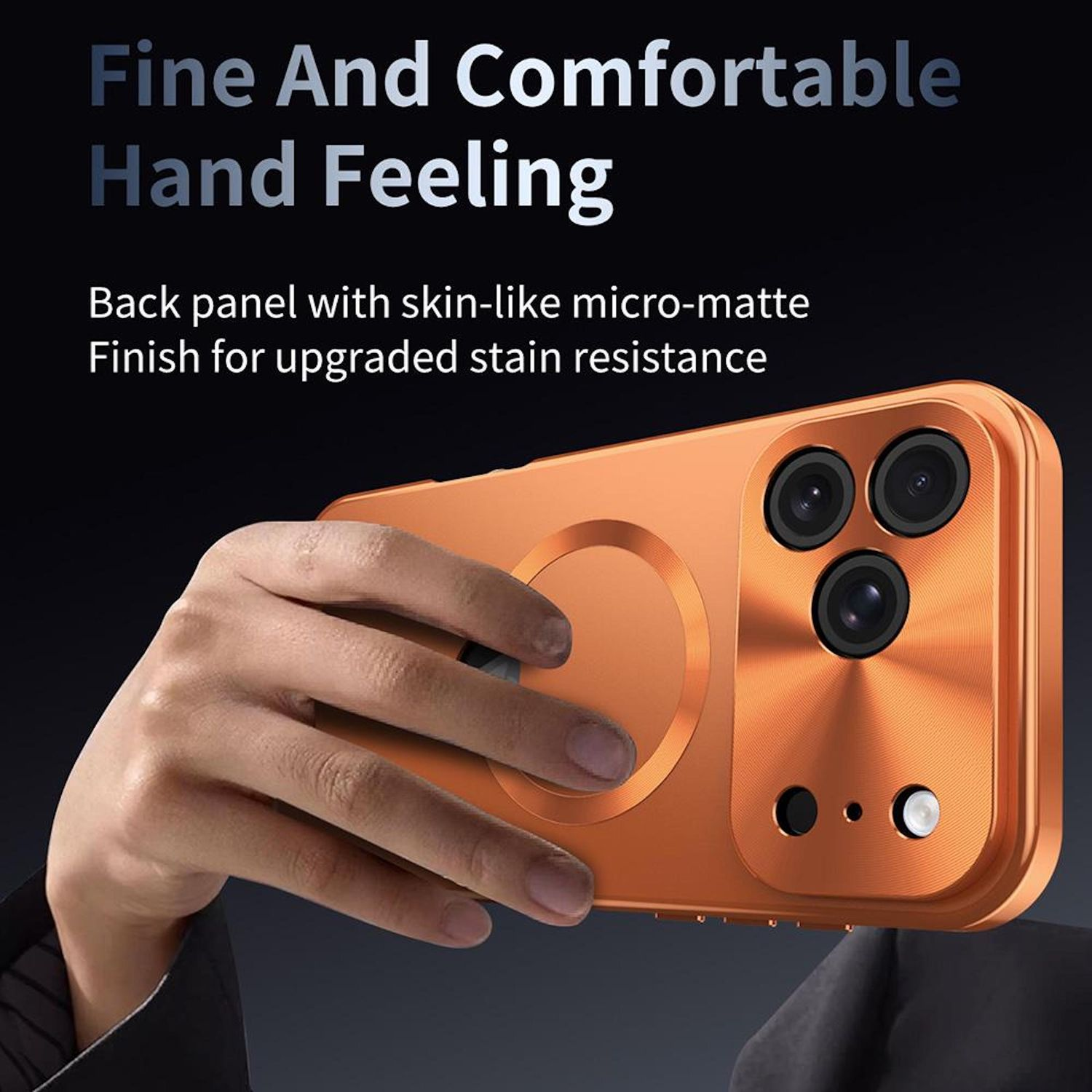 Eine Hand hält eine orangefarbene Handyhülle mit drei Kameras. Text: Feines und komfortables Handgefühl.
