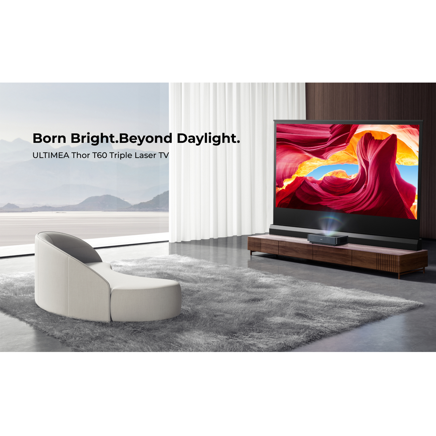 Nowoczesny salon z dużym ekranem wyświetlającym kolorowy krajobraz. Zakrzywiona sofa stoi na puszystym dywanie.