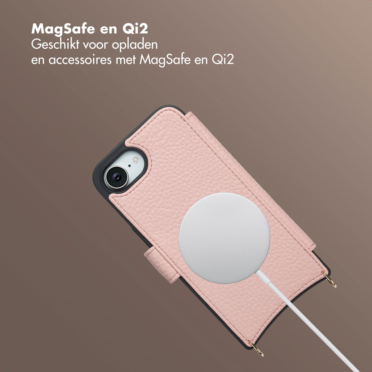 Eine rosa Leder-Handyhülle mit einem weißen, kreisförmigen Ladegerät. Das Telefon hat eine Kamera. Hintergrund ist ein brauner Farbverlauf.