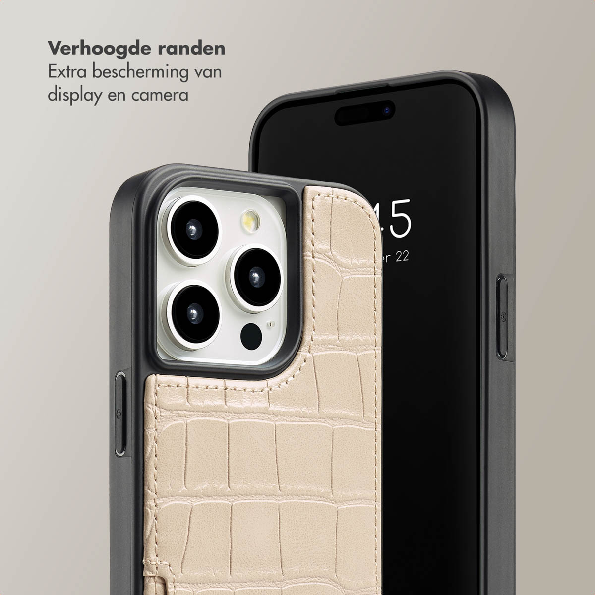 Twee smartphones. Eén heeft een beschermhoesje. De hoes is bruin met een krokodillenstructuur. De andere telefoon is zwart. Tekst links.