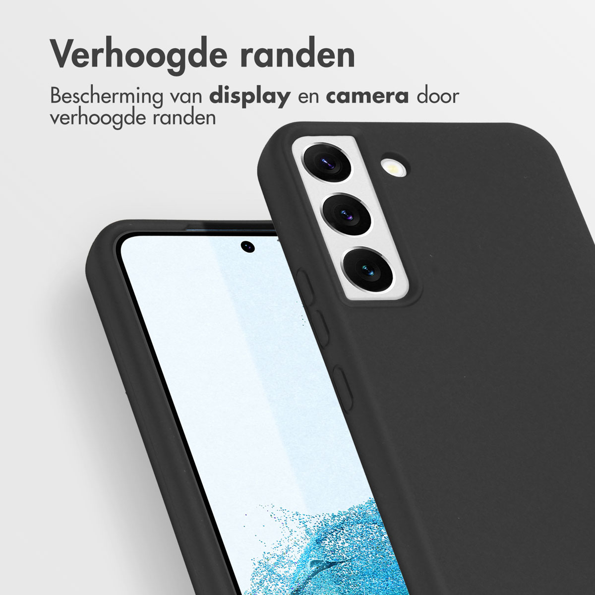 Twee zwarte telefoonhoesjes, één bedekt een telefoon. Het telefoonscherm is zichtbaar, de andere hoes toont de camera-array.