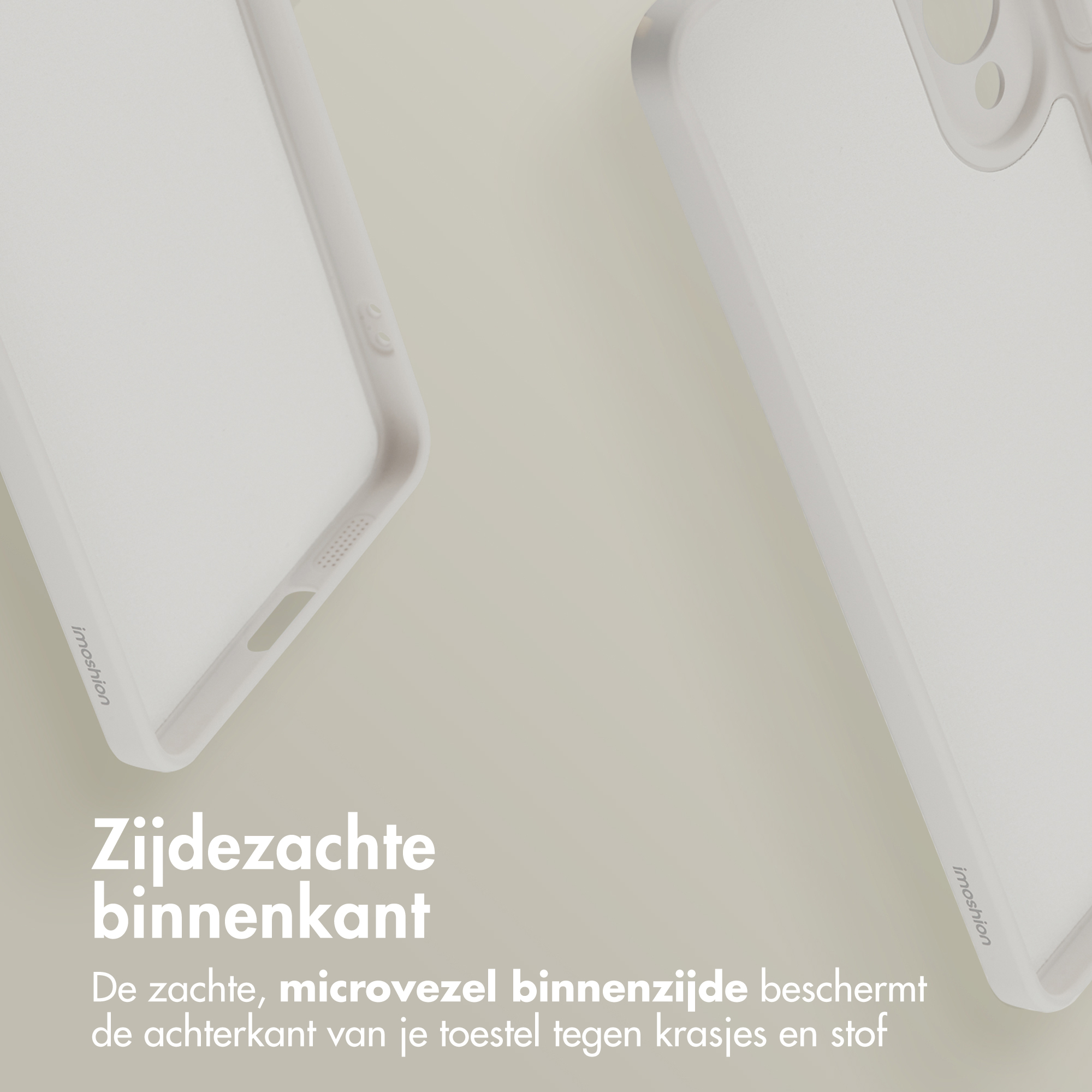 Twee witte telefoonhoesjes op een beige achtergrond. De tekst zegt 'Zacht van binnen' en vermeldt bescherming tegen krassen en stof.