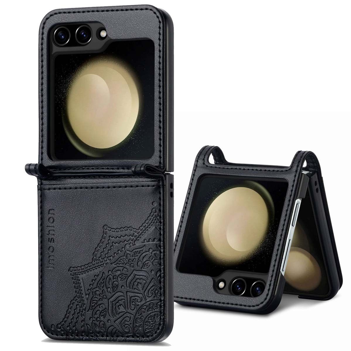 Zwarte leren telefoonhoes met reliëf ontwerp. Er worden twee hoesjes getoond, één open en één gesloten. Elk toont een telefoonscherm.