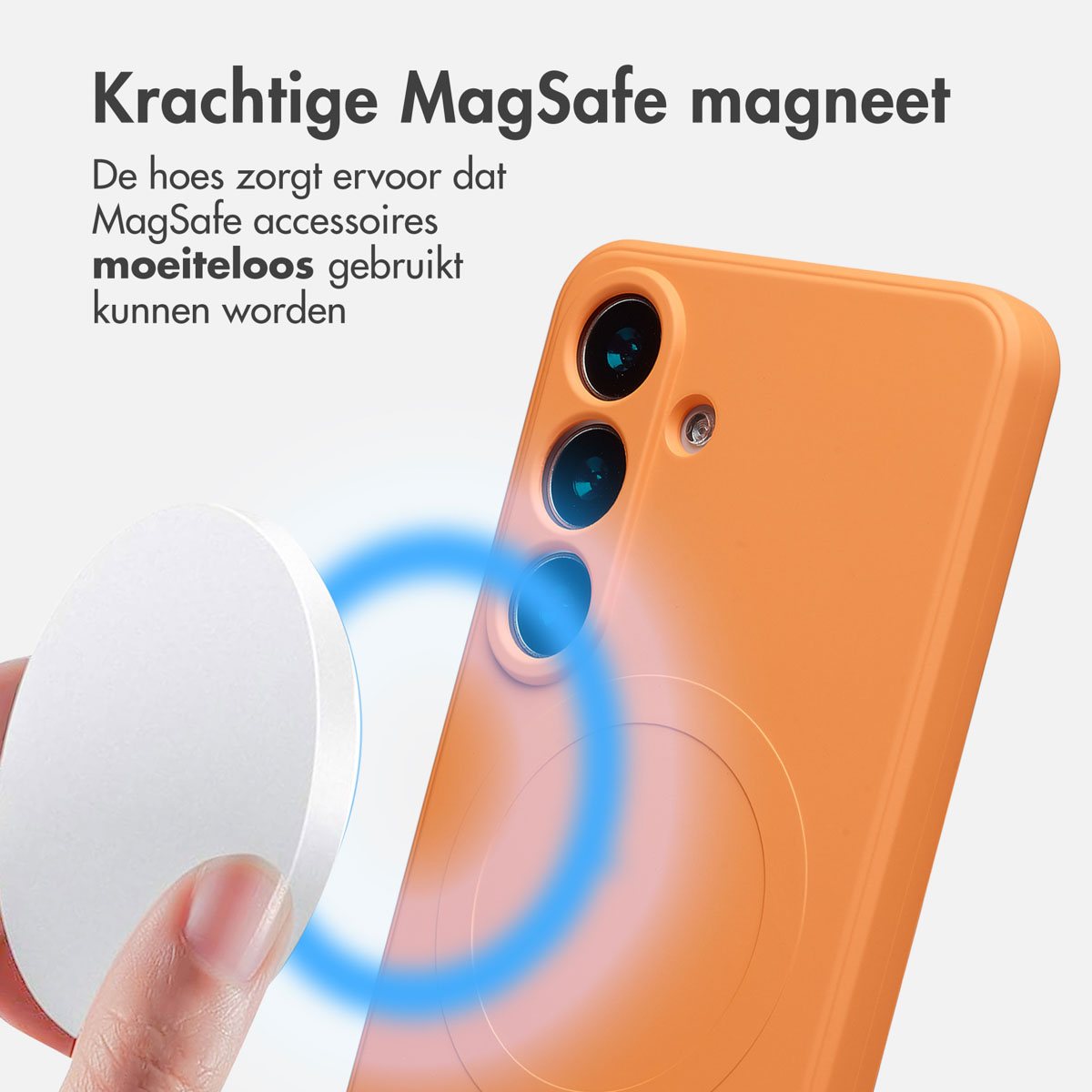 Una custodia arancione con un accessorio MagSafe in fase di attacco. Un'aura blu suggerisce una connessione magnetica. Testo olandese.