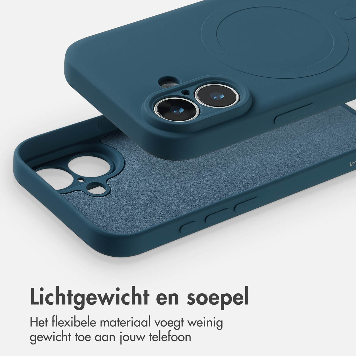 Een teal telefoonhoesje, met de bovenste helft iets opgetild, onthult de binnenste textuur. De hoes heeft camera-uitsparingen en knoppen.