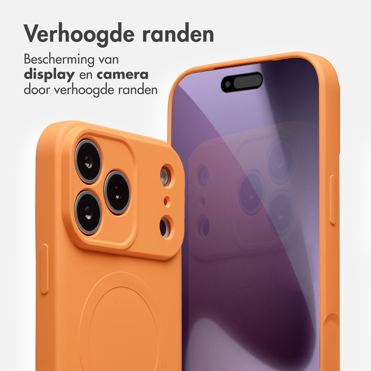 Twee oranje telefoonhoesjes met verhoogde randen. Eén toont drie cameralenzen. De tweede hoes heeft een paarse schermbeschermer.