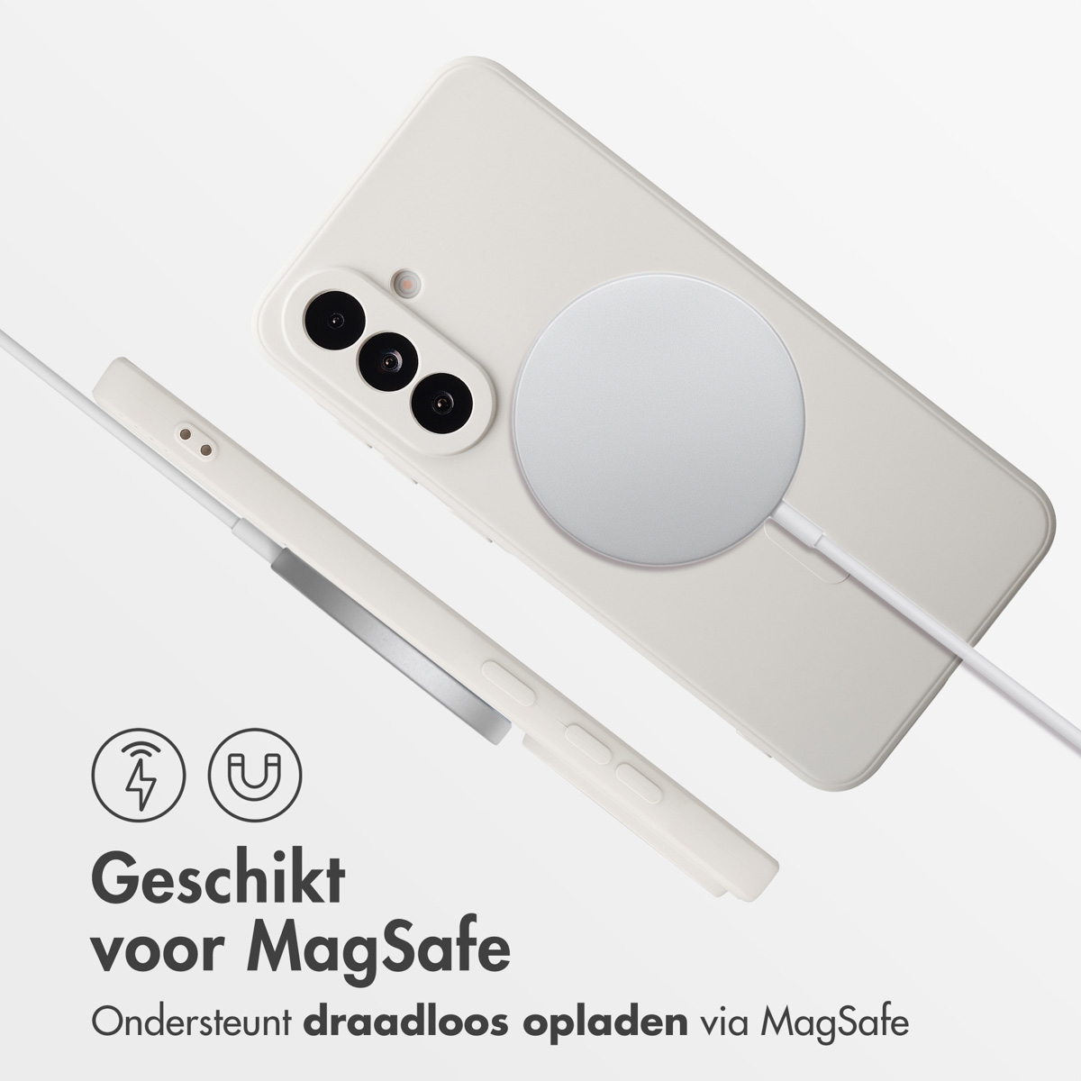 Een witte telefoon met een MagSafe-lader aangesloten. De lader is aangesloten op een oplaadstation. Tekst onderaan zegt 'Geschikt voor MagSafe'.