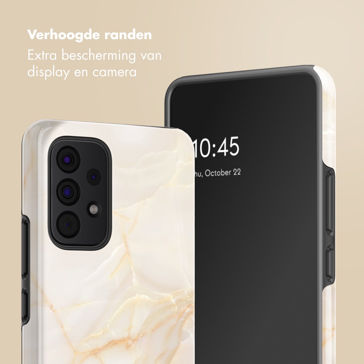 Deux smartphones avec des étuis de protection. Un étui est blanc marbré, l'autre est noir. Les écrans affichent l'heure et la date.