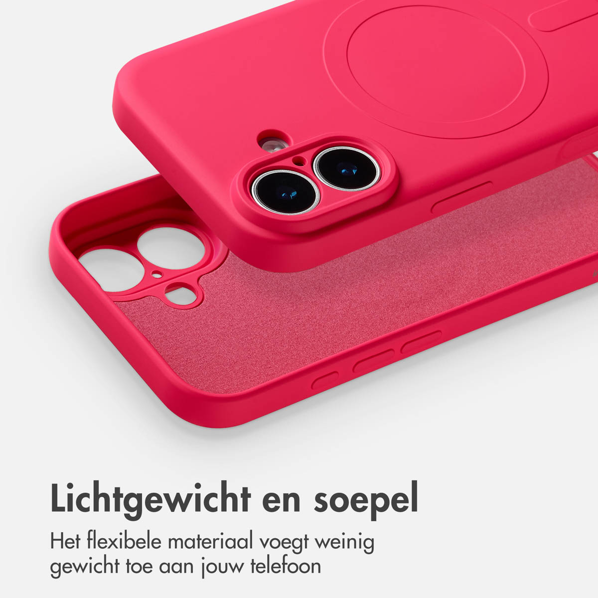 Een rode telefoonhoes wordt getoond, met het bovenste deel iets opgetild. De hoes heeft openingen voor de camera en knoppen. De achtergrond is wit.