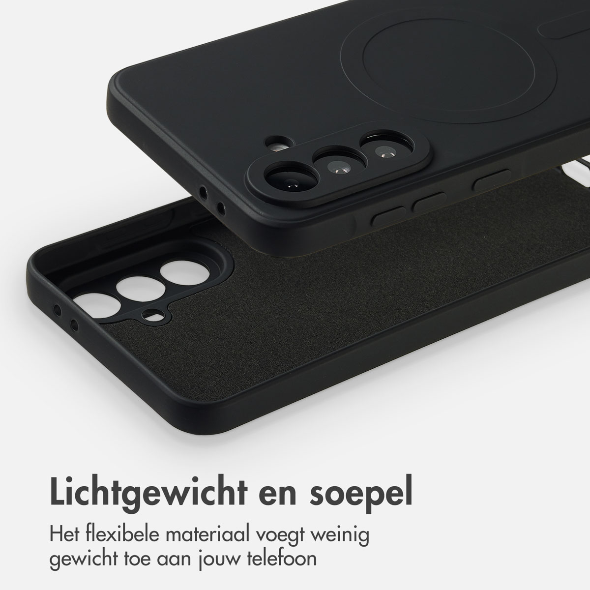 Zwarte telefoonhoes, twee delen. Eén deel heeft cameraholes, het andere een textuuroppervlak. Tekst: Lichtgewicht en flexibel.