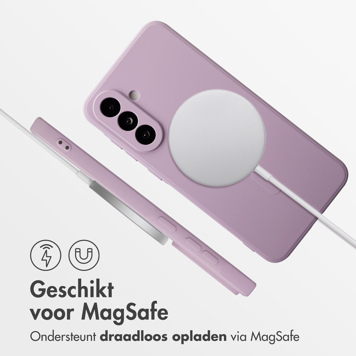 Een paarse telefoon met een witte oplader en MagSafe-compatibiliteitstekst.