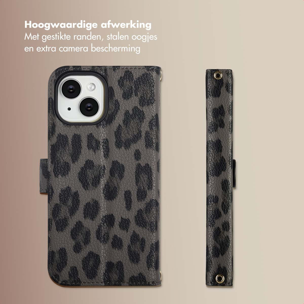 Een telefoonhoesje met een luipaardprint. Het is grijs en zwart. Er is een uitsparing voor de camera en een magnetische sluiting.