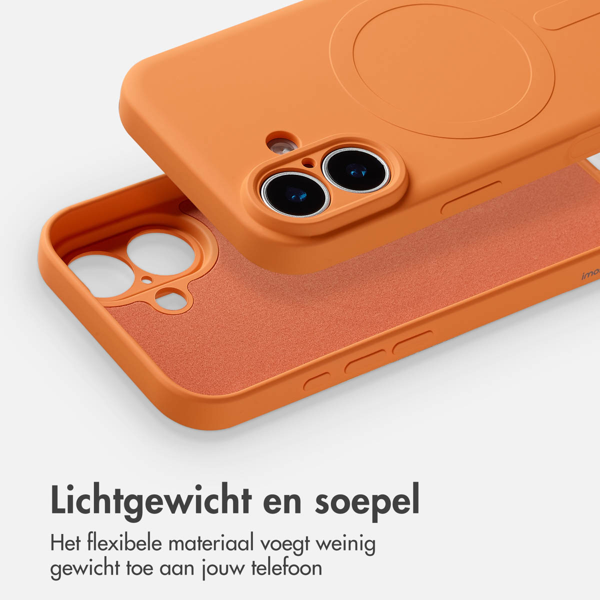Coque de téléphone orange, ouverte pour montrer l'intérieur. La coque est faite d'un matériau doux. Le fond est blanc.