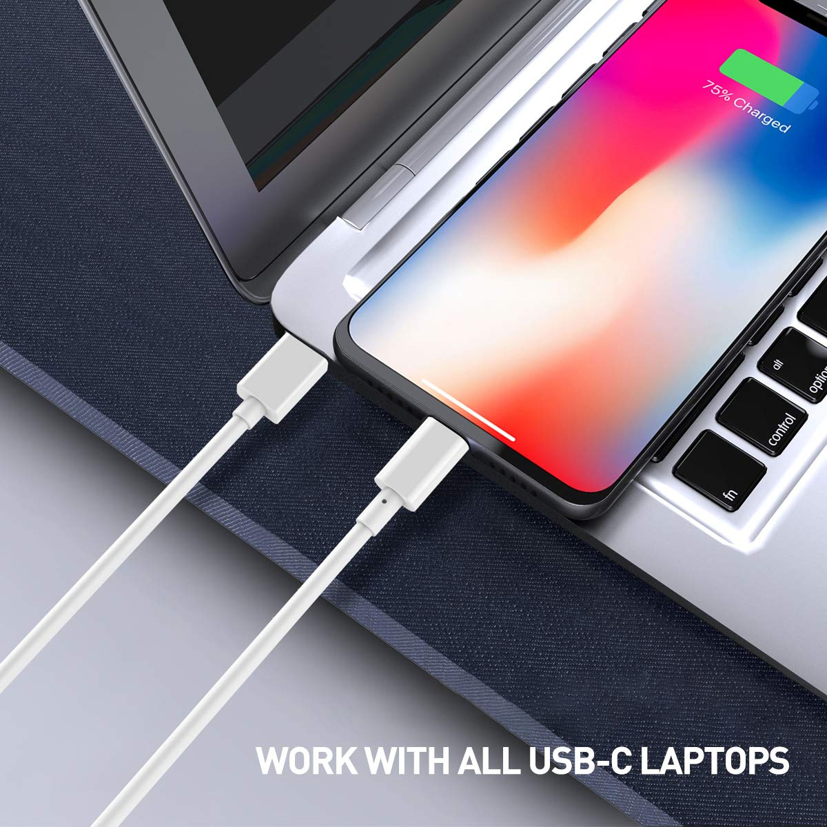 Ein Telefon wird auf einem Laptop aufgeladen. USB-C-Kabel verbinden beide Geräte. Telefon zeigt 75% geladen. Die Szene zeigt eine Tastatur und eine blaue Oberfläche.