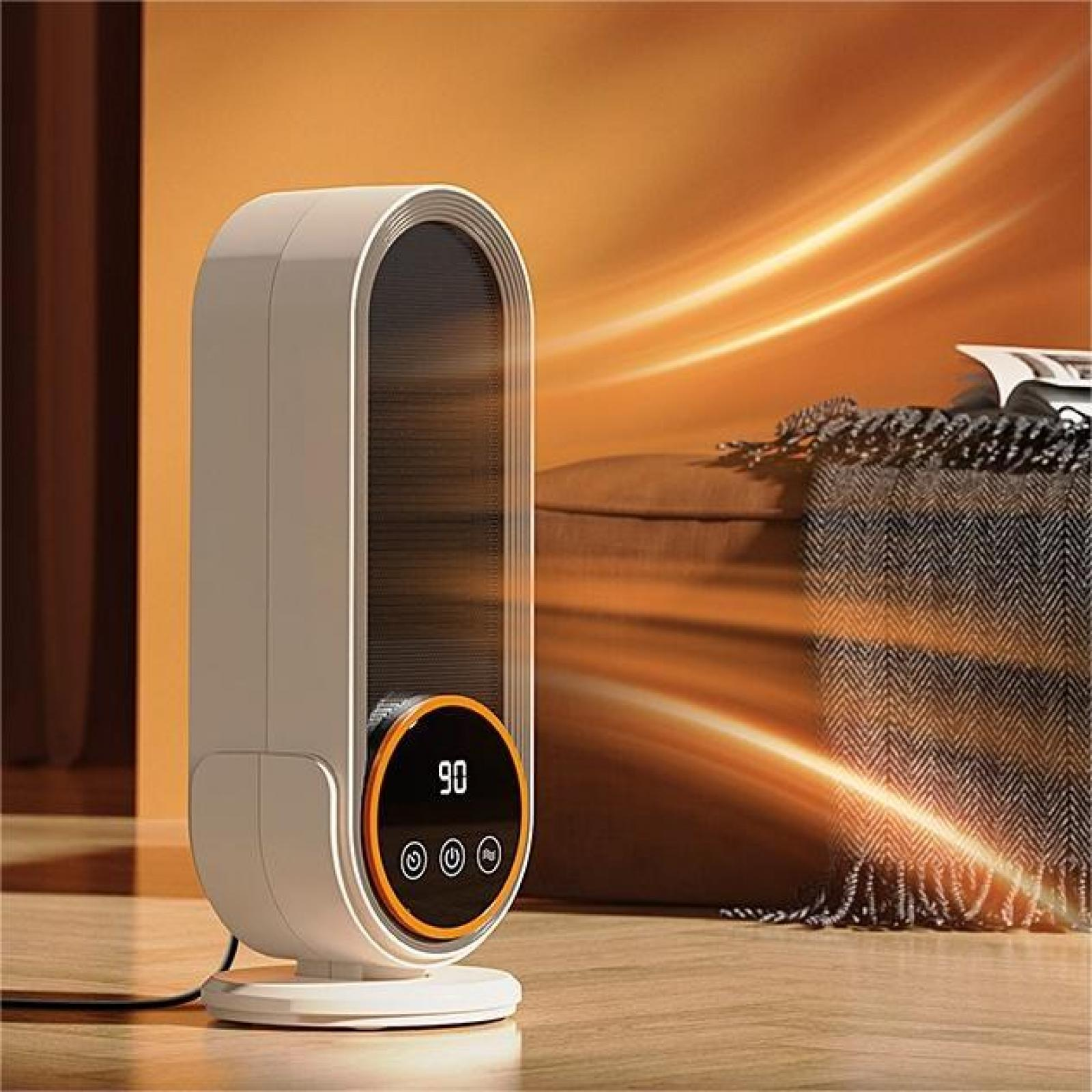 Ein weißer elektrischer Heizlüfter steht auf einem Holzboden. Der Hintergrund hat eine orange Wand, eine Decke und ein Sofa.