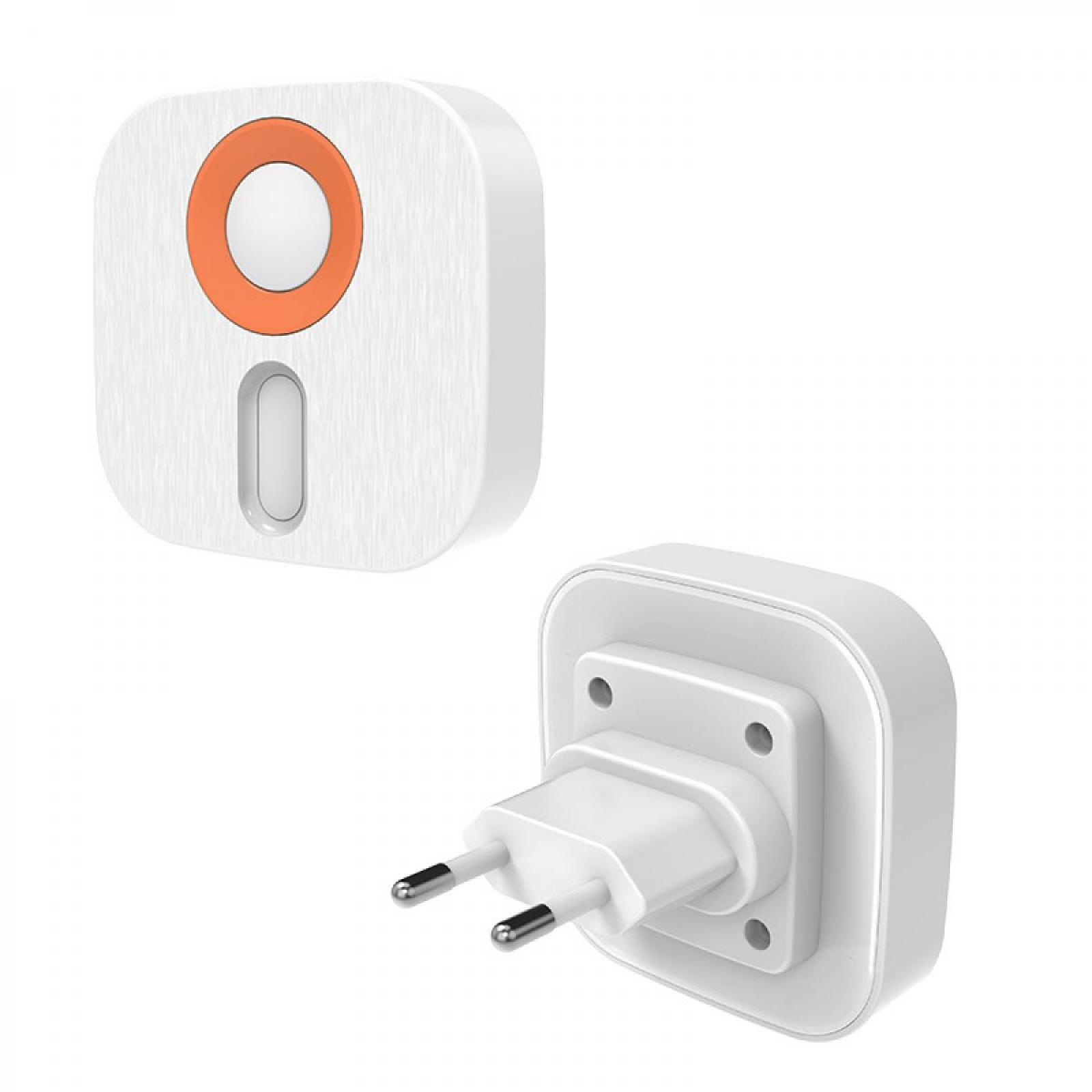 Zwei weiße Smart-Stecker. Einer mit orangefarbenem Ring und Schlitz. Der andere mit Metallstiften.
