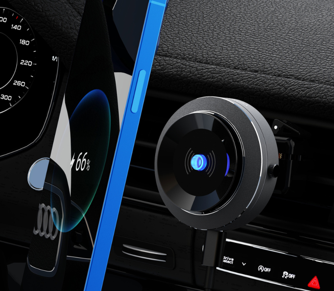 Interni auto con telefono in carica e dispositivo nero rotondo con luce blu. Il telefono ha una custodia blu.