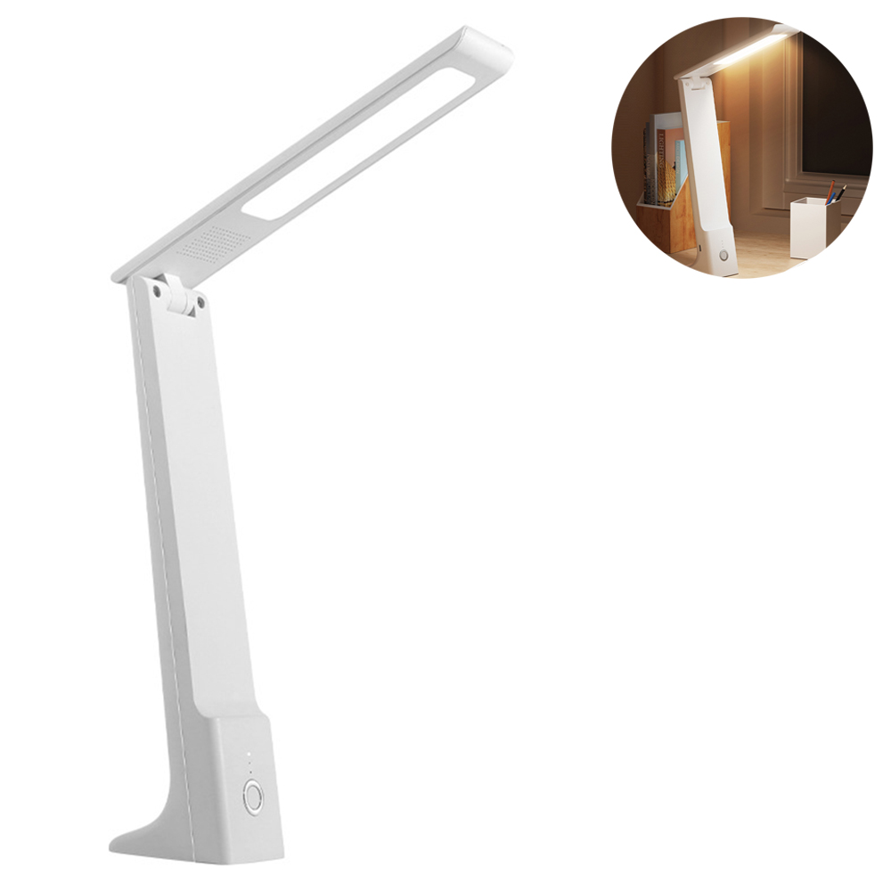Eine weiße LED-Schreibtischlampe wird gezeigt. Sie hat einen langen, rechteckigen Leuchtkopf, einen Schwenkarm und einen Sockel mit Ein-/Ausschalter.