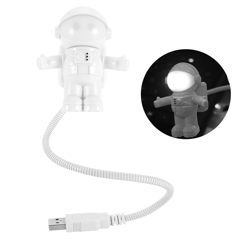 Eine weiße Astronautenfigur mit einem USB-Kabel. Rechts befindet sich eine kleinere, beleuchtete Version des Astronauten.